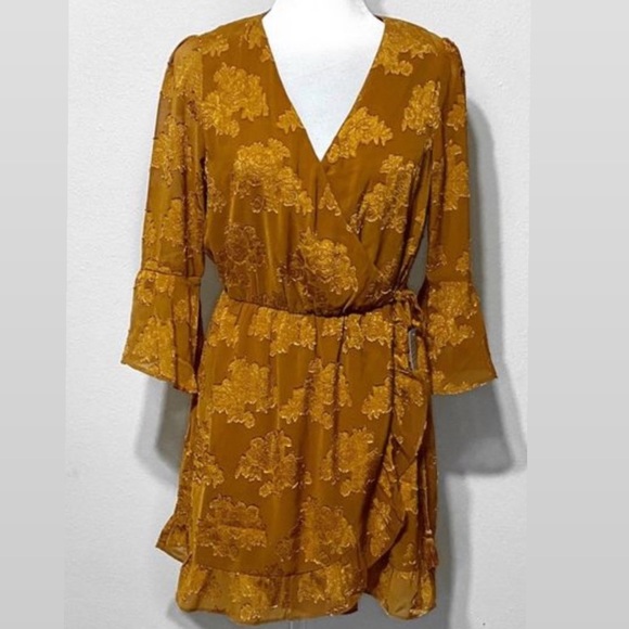 Kenedik Ruffle Wrap Dress - Picture 5 of 6